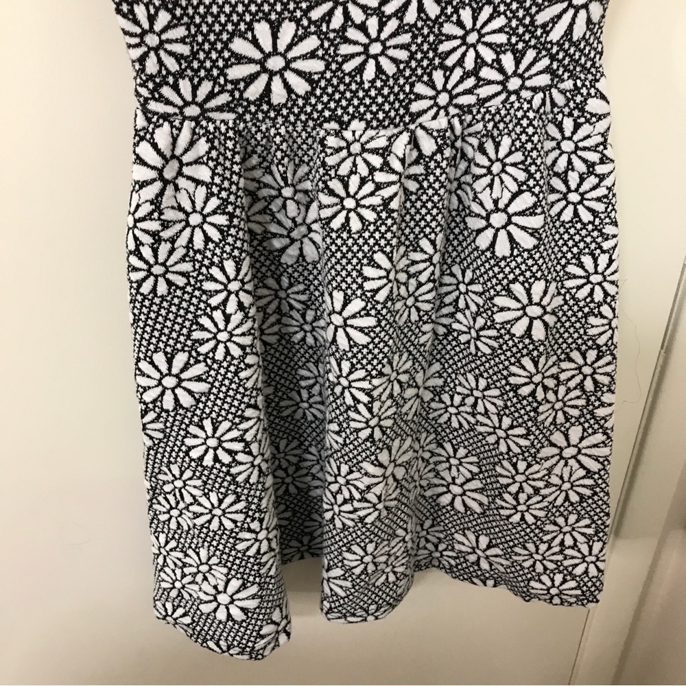 3/$15 TOPSHOP 90s y2k black and white daisy shirt sleeve mini dress - Picture 6 of 8